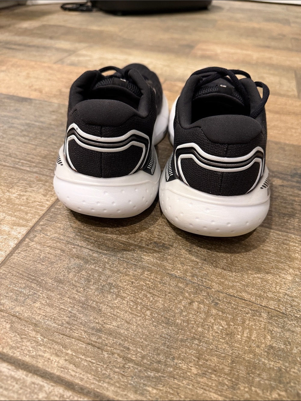 Ladies Brooks Glycerin 21  Black Running Shoes EUC.  9.5 - Picture 7 of 7